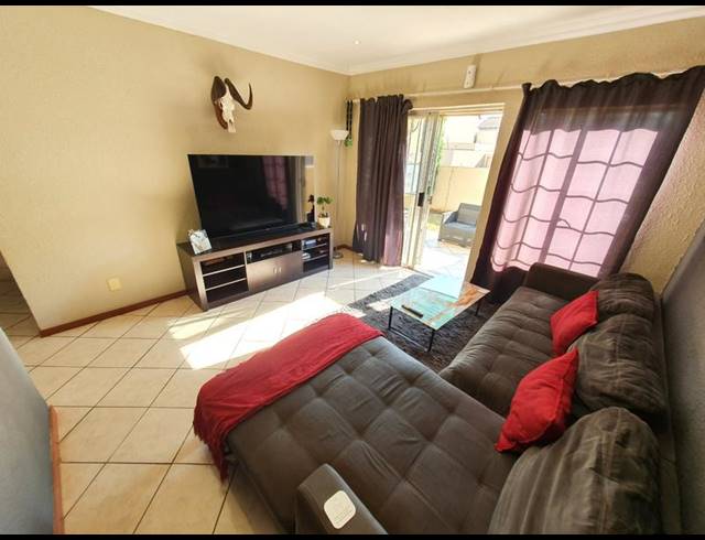 2 BEDROOM TOWNHOUSE FOR SALE IN ANNLIN